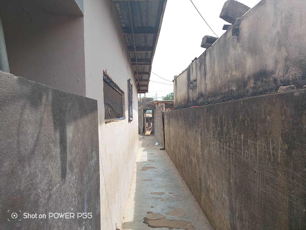 Une cour commerciale a vendre