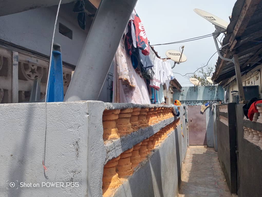 Une cour commerciale a vendre